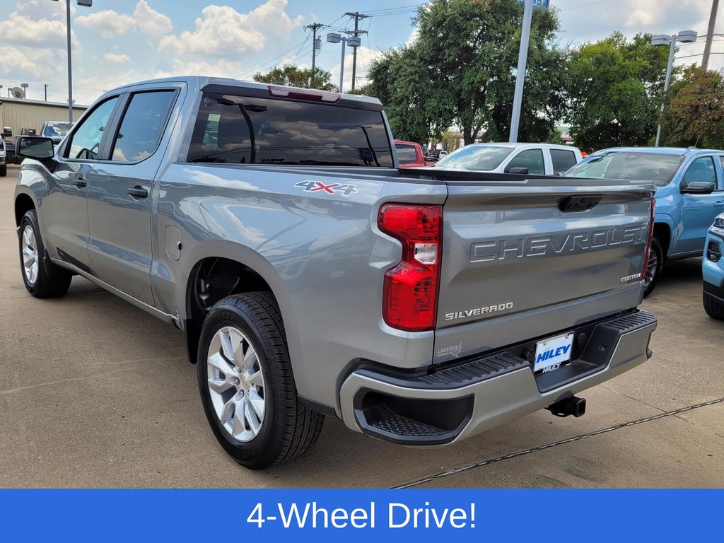 2025 Chevrolet Silverado 1500 Custom photo 3