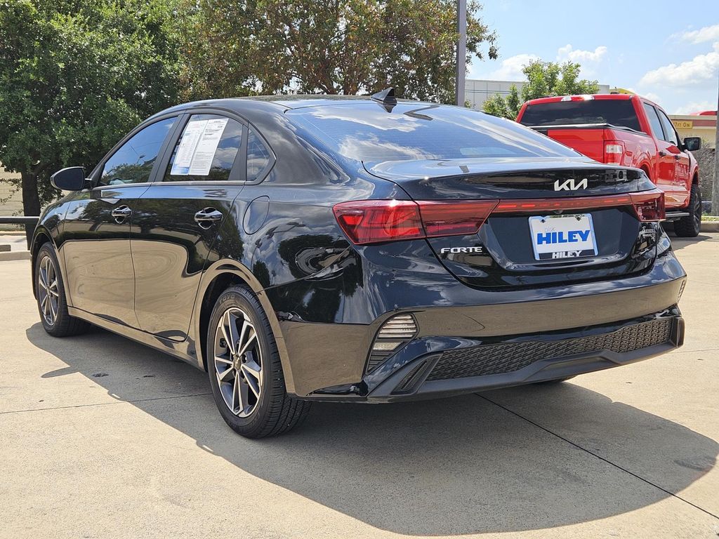 2022 Kia Forte LXS photo 3