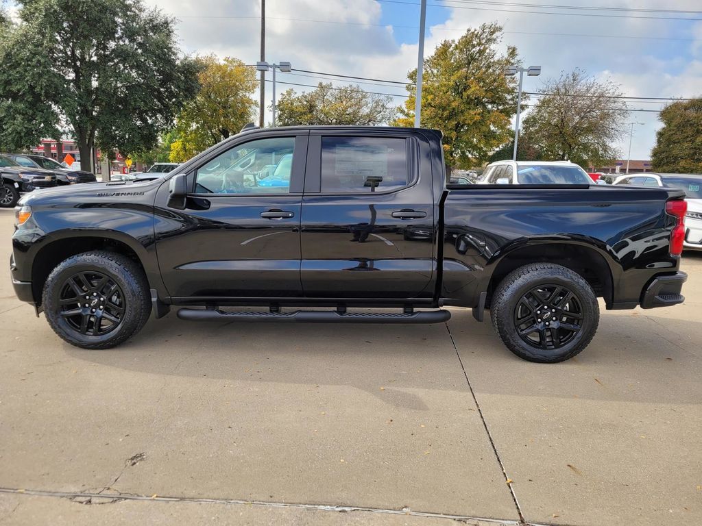 2026 Chevrolet Silverado 1500 Custom photo 2