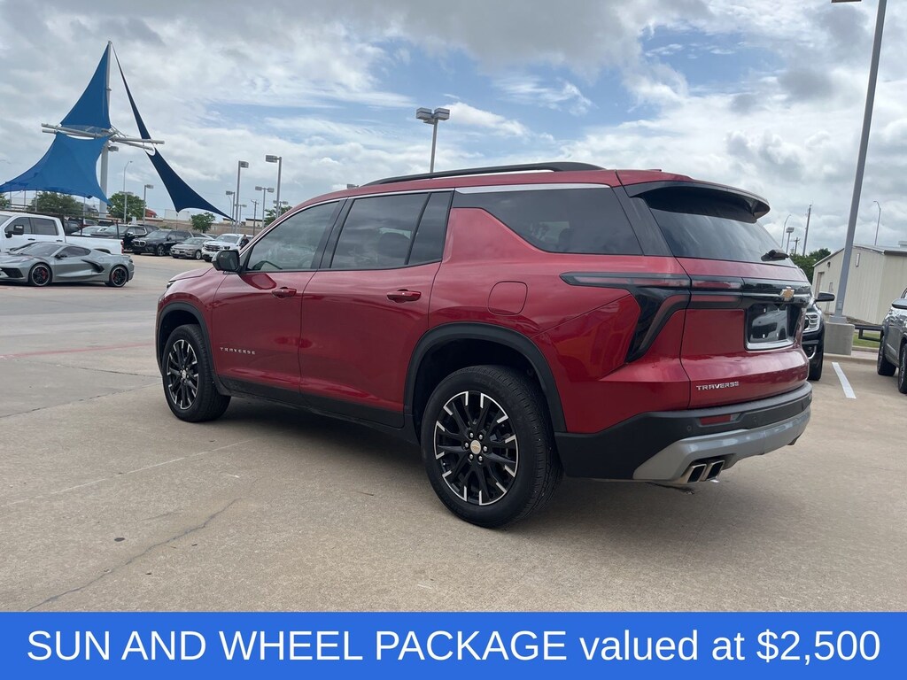 Used 2025 Chevrolet Traverse LT SUV