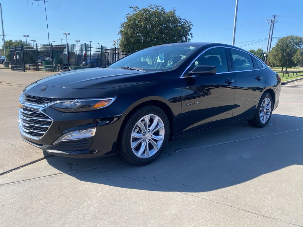2024 Chevrolet Malibu 1LT photo 2