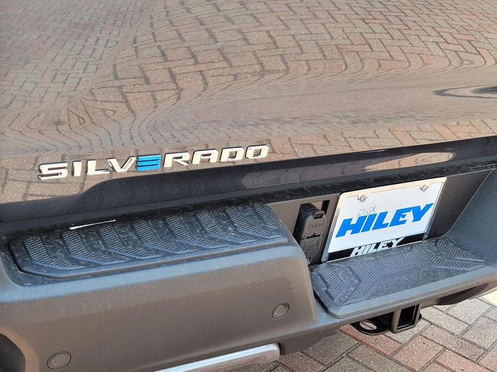 2026 Chevrolet Silverado EV LT photo 4