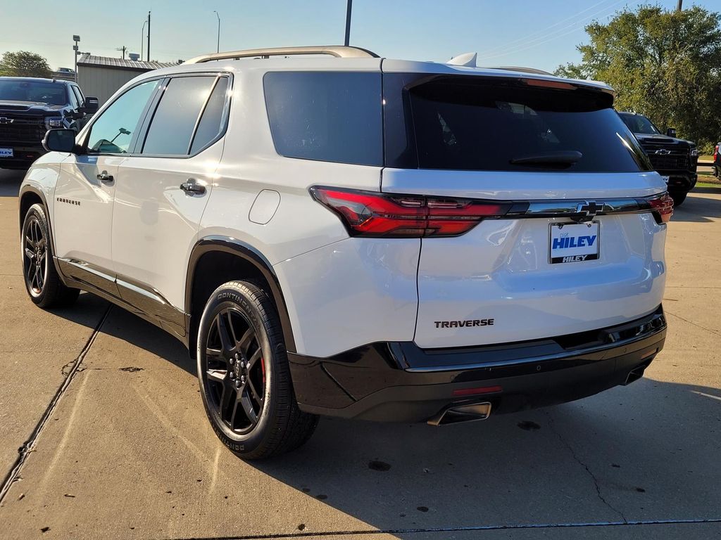 2022 Chevrolet Traverse Premier photo 3