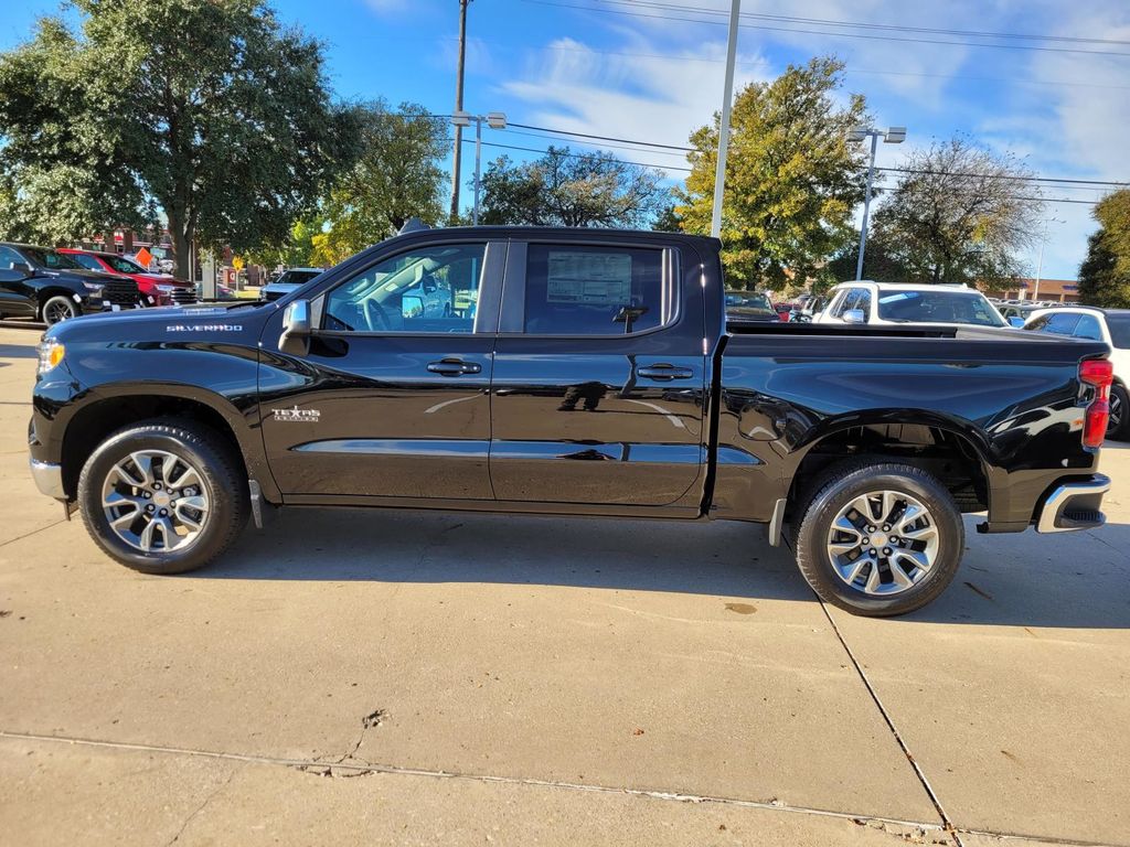 2026 Chevrolet Silverado 1500 LT photo 2