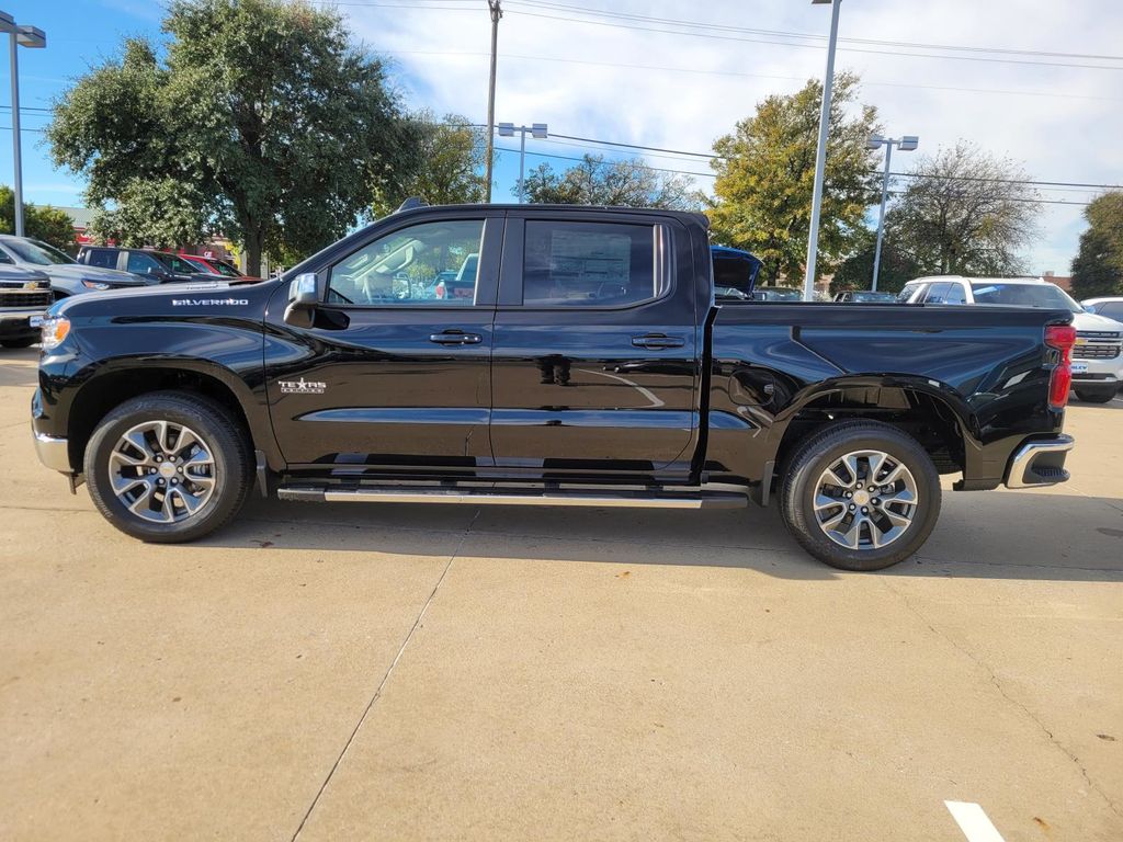 2026 Chevrolet Silverado 1500 LT photo 2