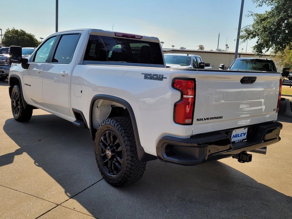 2025 Chevrolet Silverado 2500HD LT photo 2