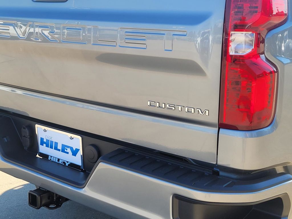 2026 Chevrolet Silverado 1500 Custom photo 4