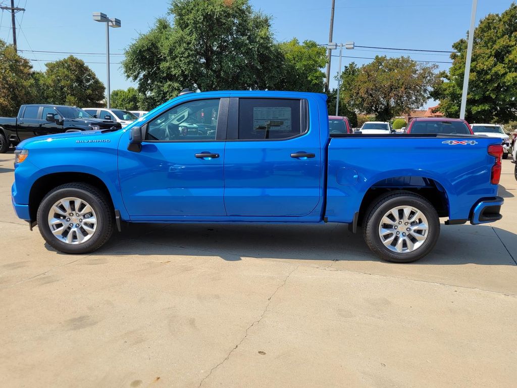 2025 Chevrolet Silverado 1500 Custom photo 2