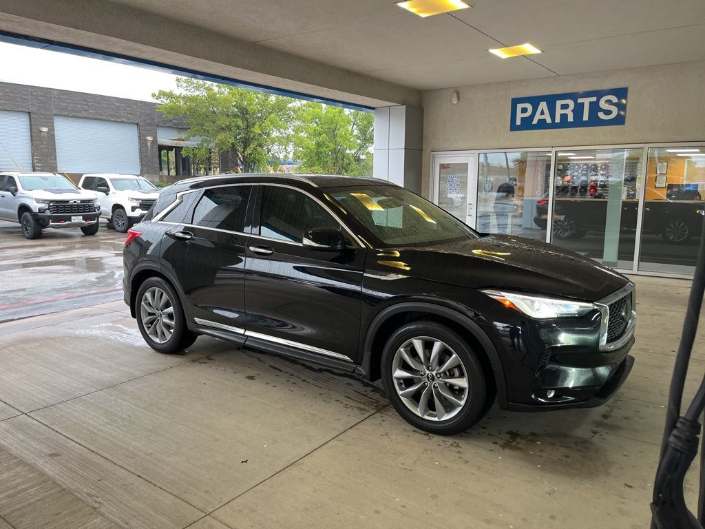 2019 Infiniti QX50 Luxe photo 2