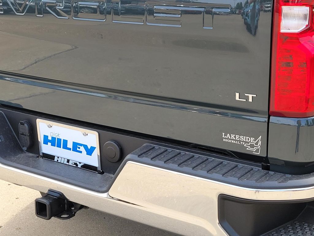 2025 Chevrolet Silverado 1500 LT photo 4