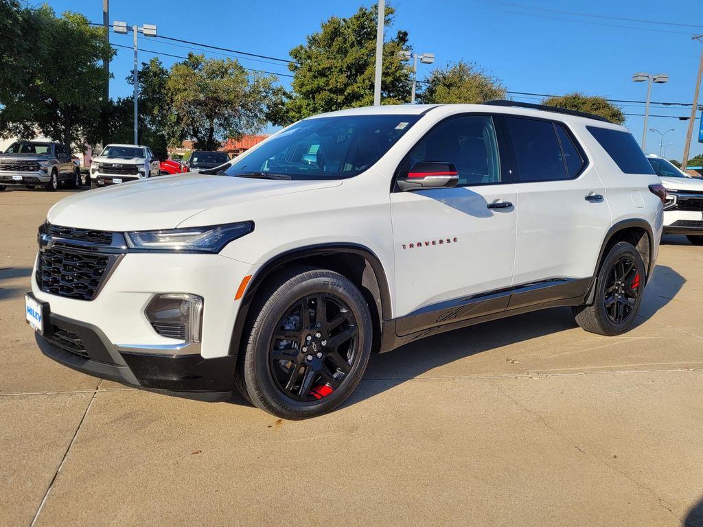 2022 Chevrolet Traverse Premier photo 2