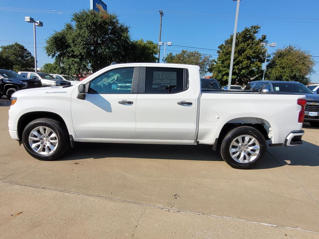 2026 Chevrolet Silverado 1500 Custom photo 2