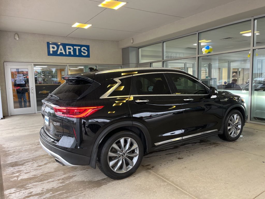 2019 Infiniti QX50 Luxe photo 3