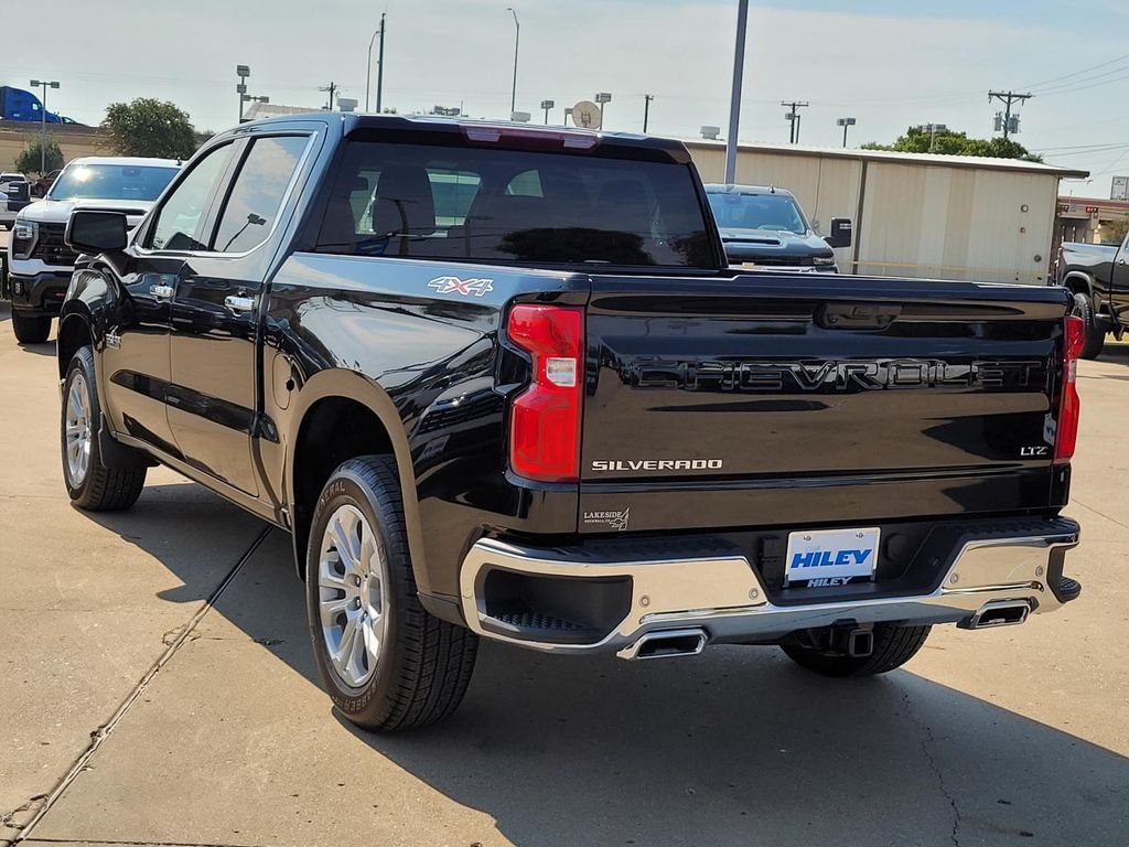 2025 Chevrolet Silverado 1500 LTZ photo 3
