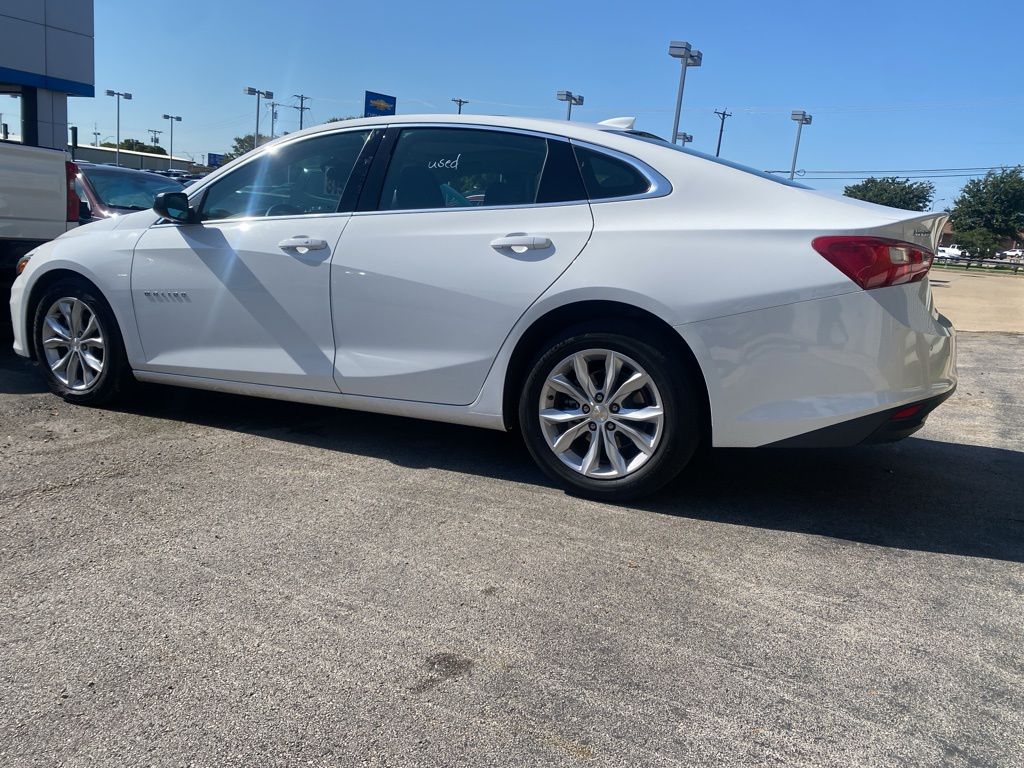 2024 Chevrolet Malibu 1LT photo 2