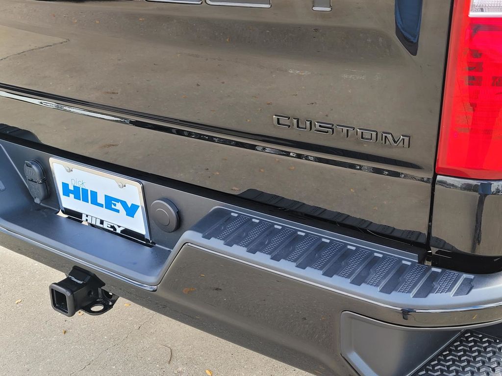 2026 Chevrolet Silverado 1500 Custom photo 4