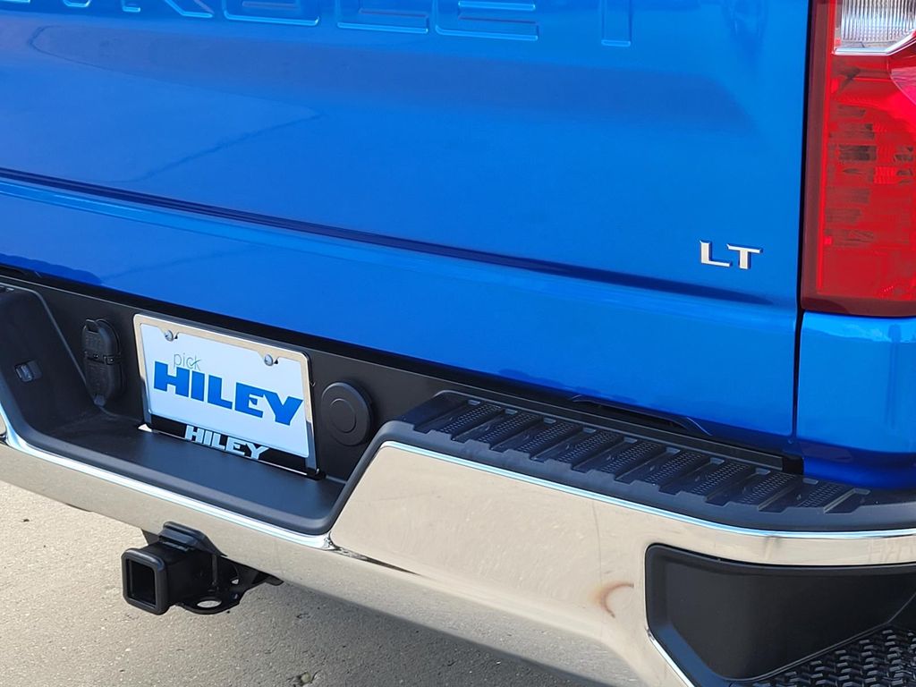 2025 Chevrolet Silverado 1500 LT photo 4