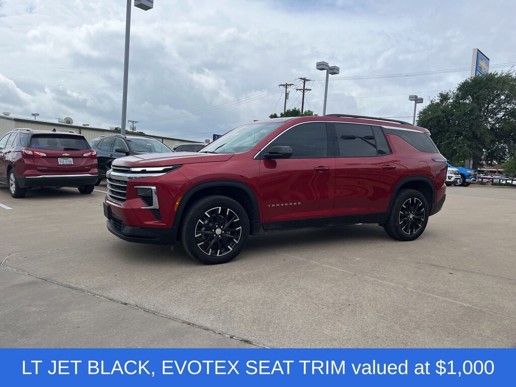 Used 2025 Chevrolet Traverse LT SUV