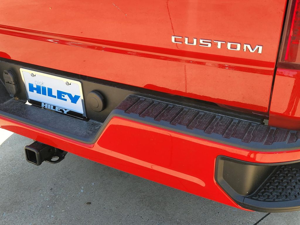 2025 Chevrolet Silverado 1500 Custom photo 4