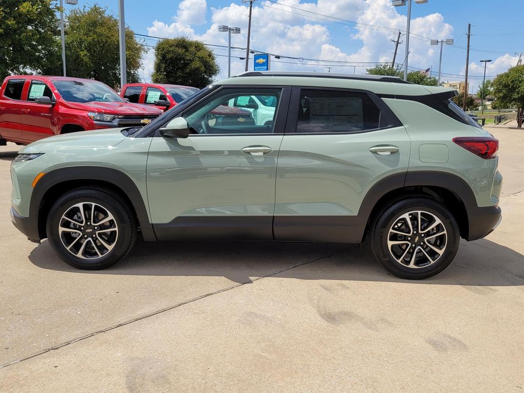 2026 Chevrolet Trailblazer LT photo 2