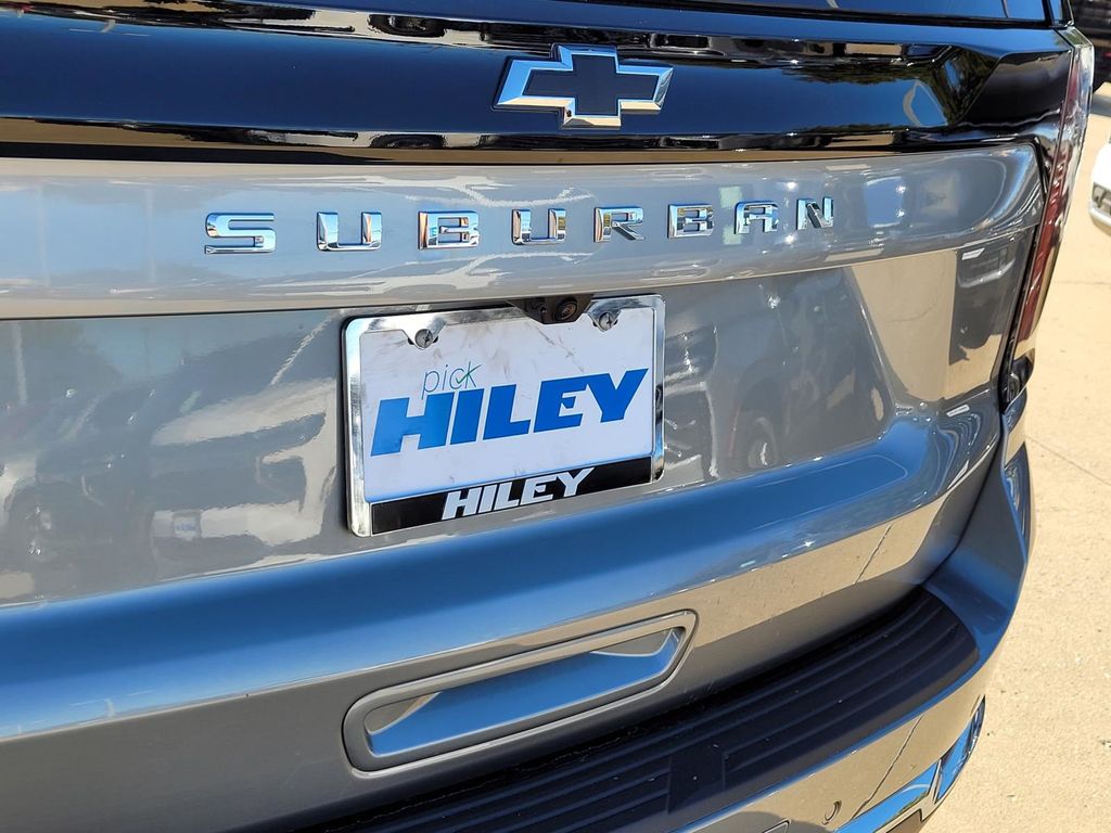 2026 Chevrolet Suburban LS photo 4