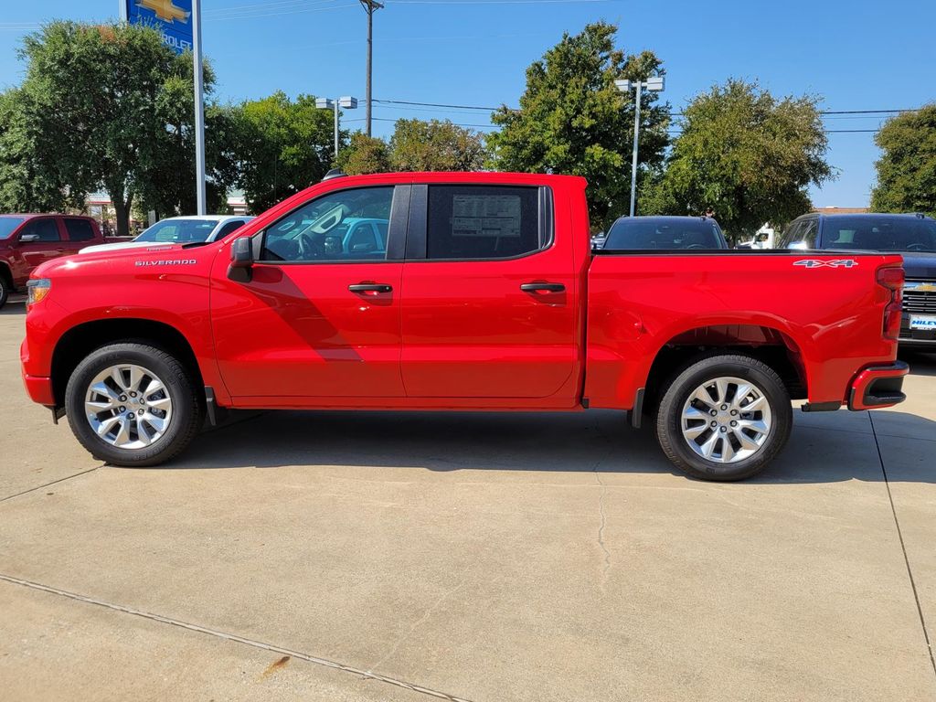 2025 Chevrolet Silverado 1500 Custom photo 2