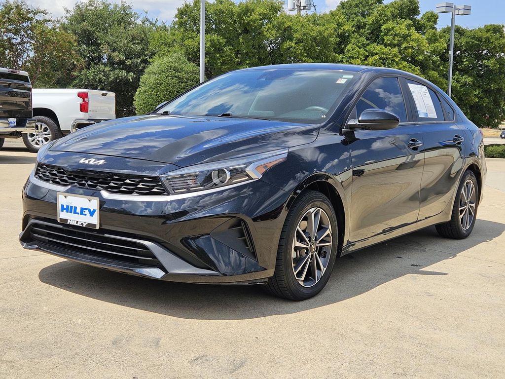 2022 Kia Forte LXS photo 2