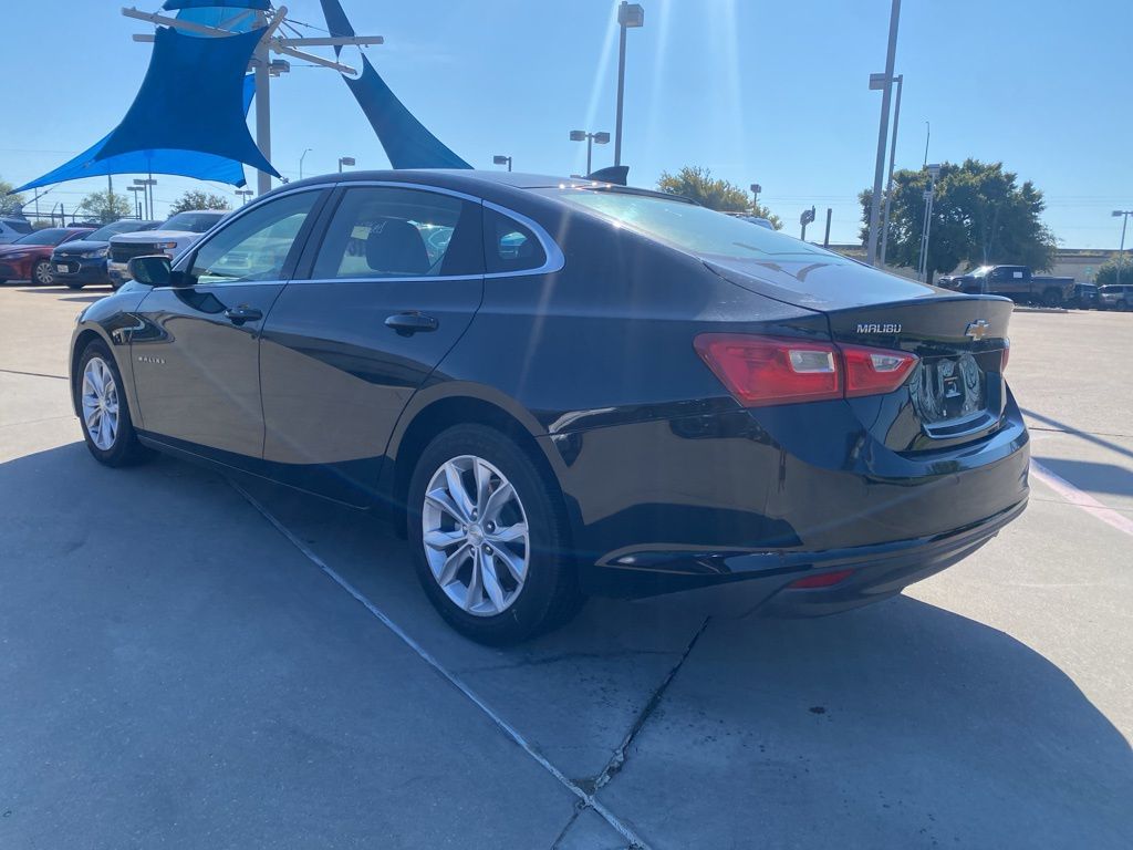 2024 Chevrolet Malibu 1LT photo 2