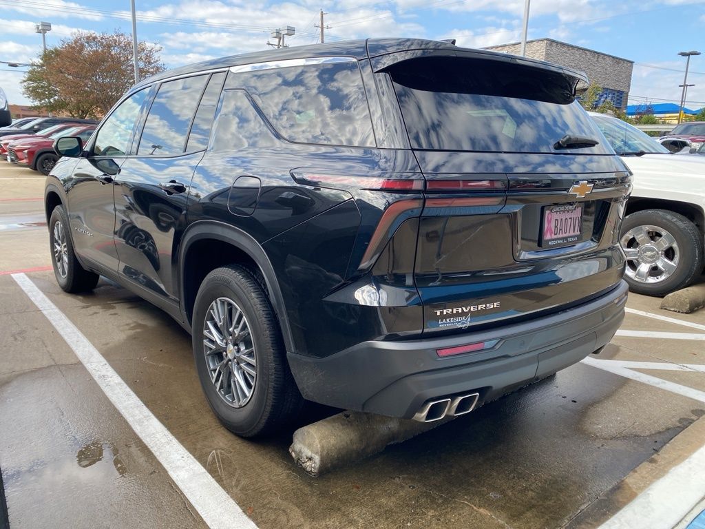 2024 Chevrolet Traverse LS photo 4