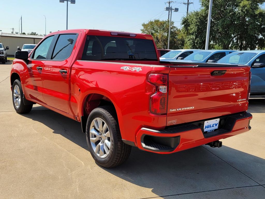 2025 Chevrolet Silverado 1500 Custom photo 3