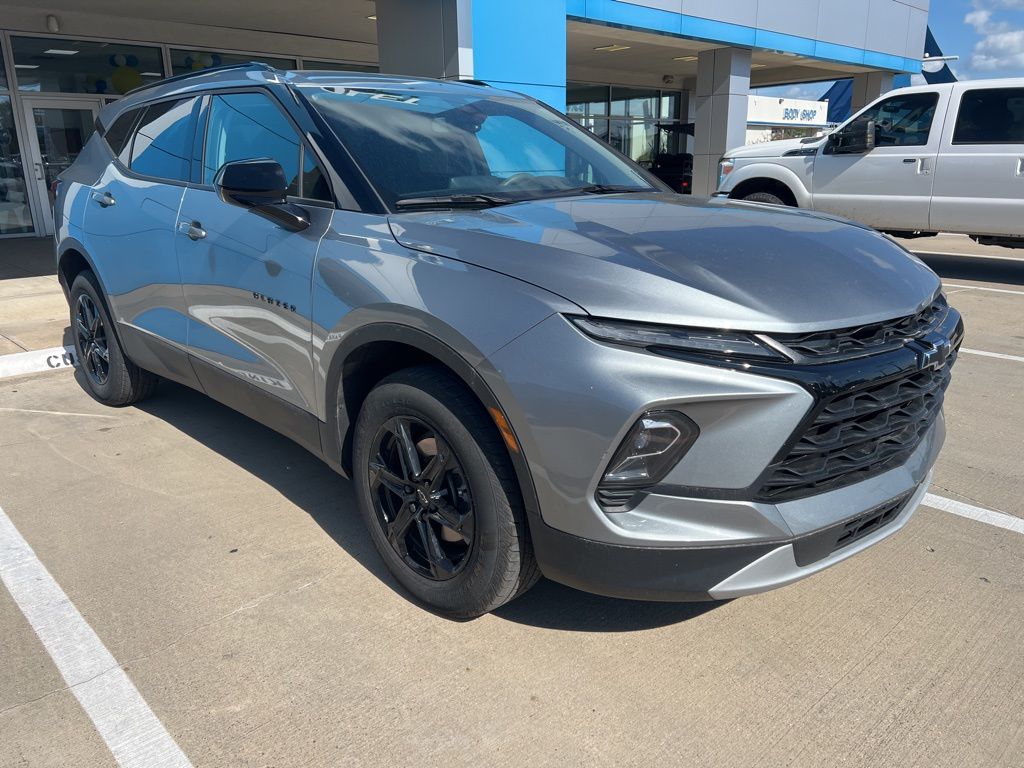 2023 Chevrolet Blazer 2LT photo 2