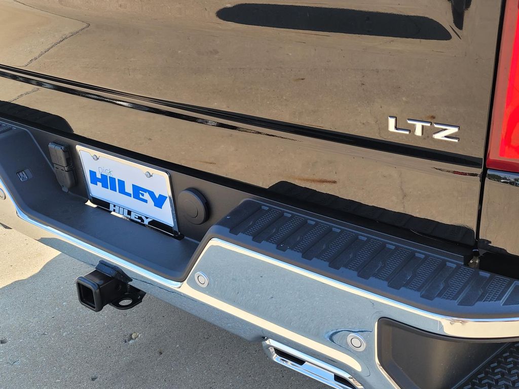 2025 Chevrolet Silverado 1500 LTZ photo 4