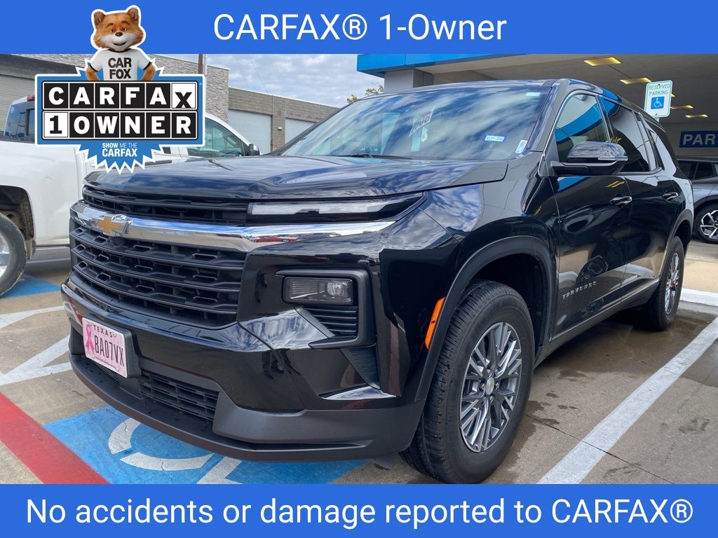 2024 Chevrolet Traverse LS photo 2