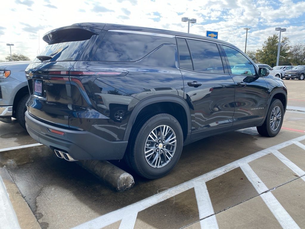 2024 Chevrolet Traverse LS photo 3