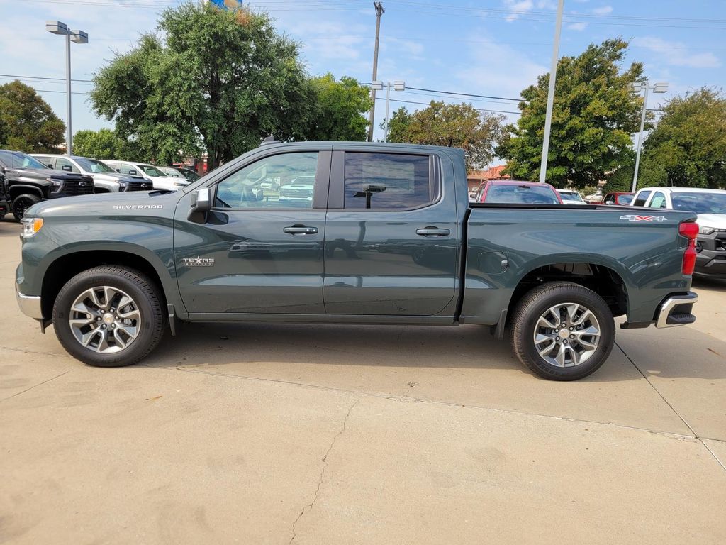 2025 Chevrolet Silverado 1500 LT photo 2