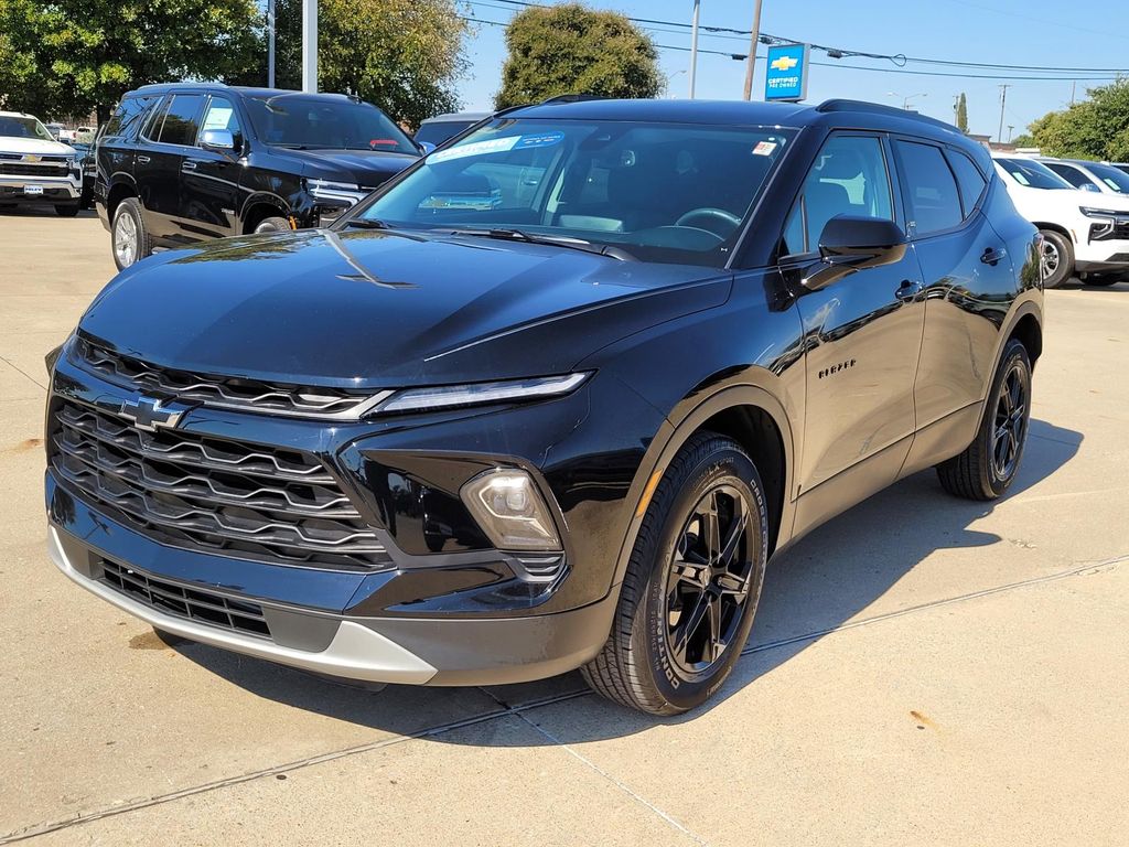 2023 Chevrolet Blazer 2LT photo 2