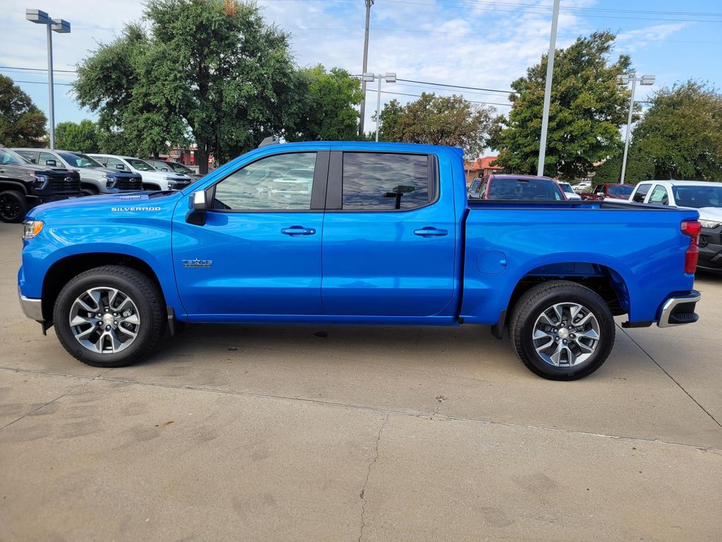 2025 Chevrolet Silverado 1500 LT photo 2