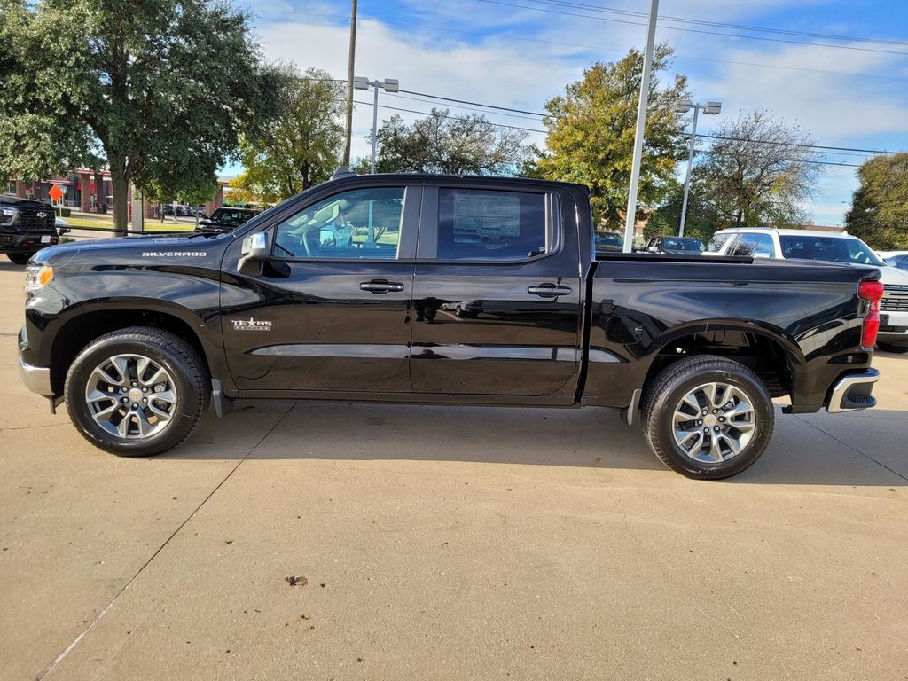 2026 Chevrolet Silverado 1500 LT photo 2