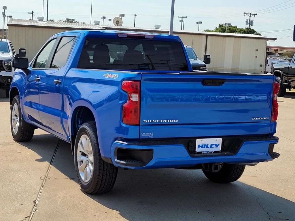 2025 Chevrolet Silverado 1500 Custom photo 3