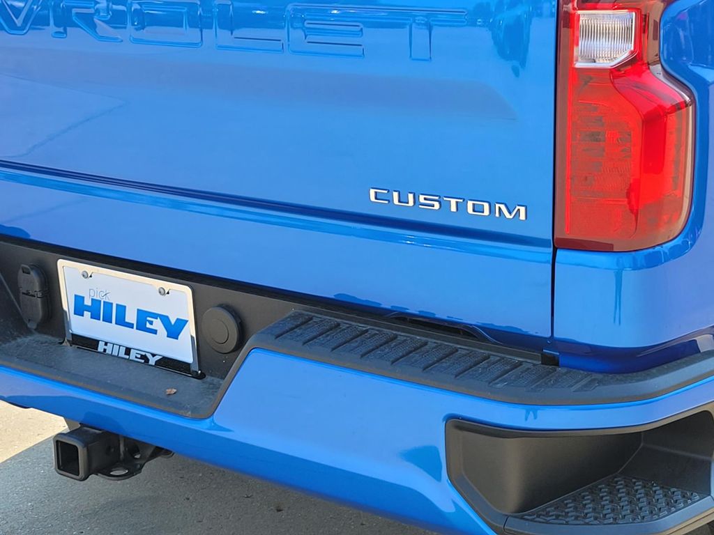 2025 Chevrolet Silverado 1500 Custom photo 4
