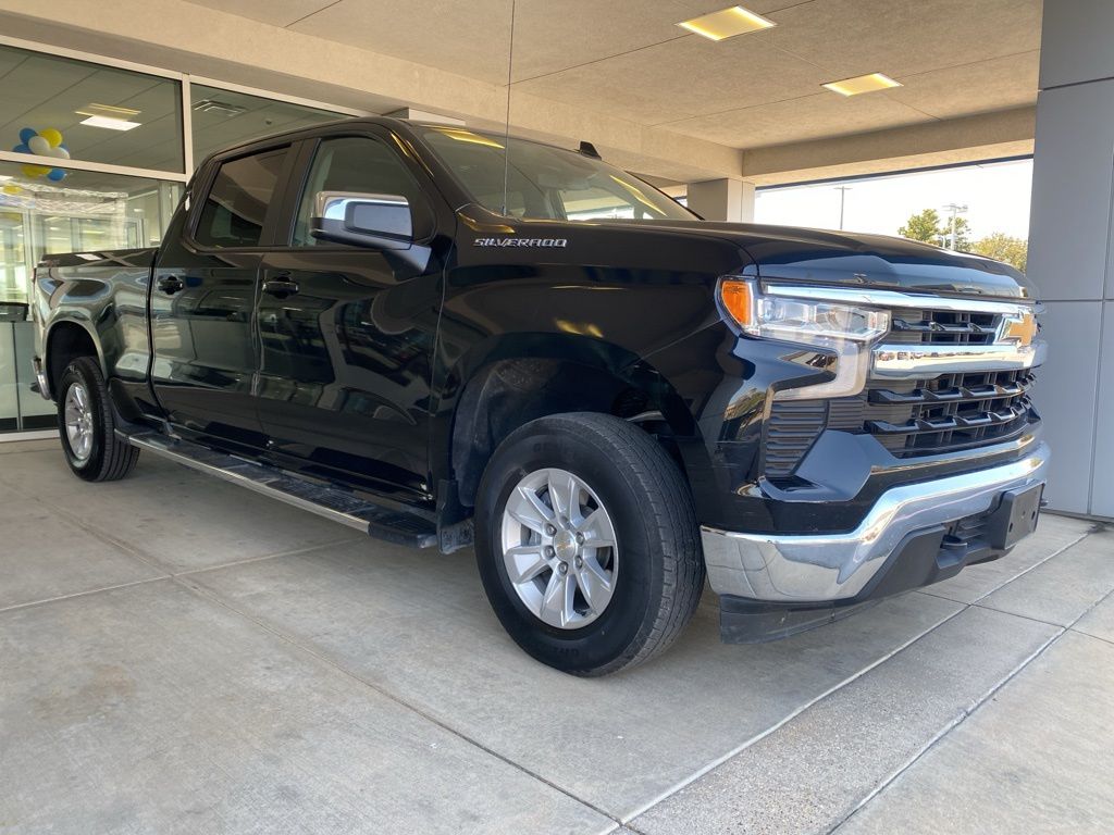 2024 Chevrolet Silverado 1500 LT photo 2
