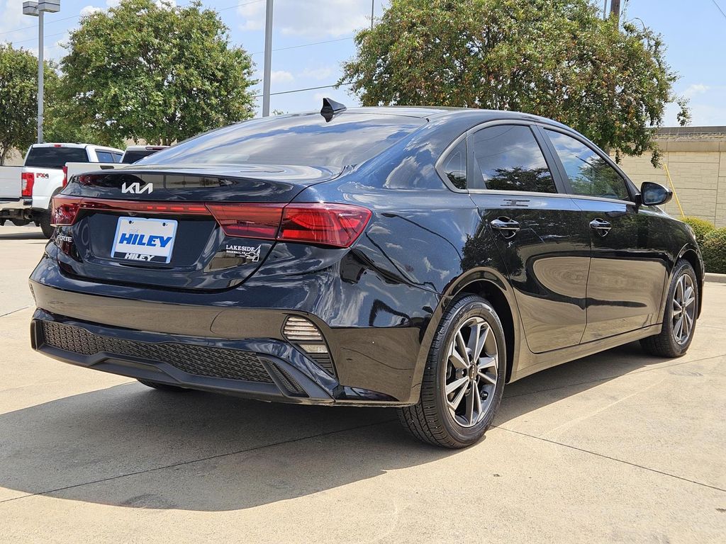 2022 Kia Forte LXS photo 4