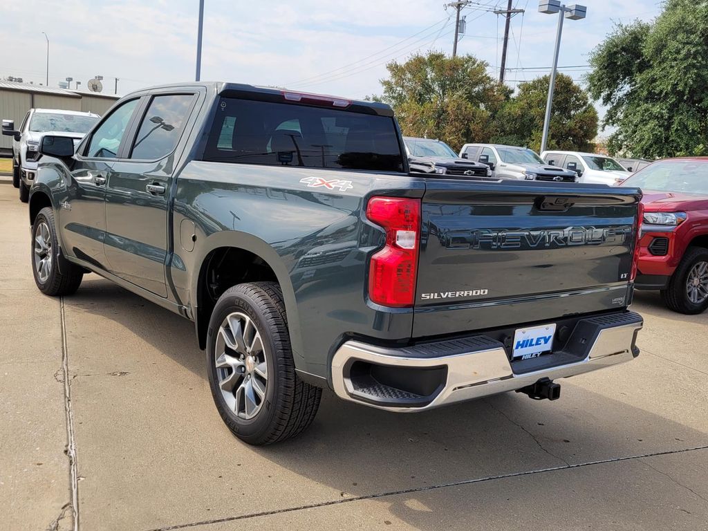 2025 Chevrolet Silverado 1500 LT photo 3