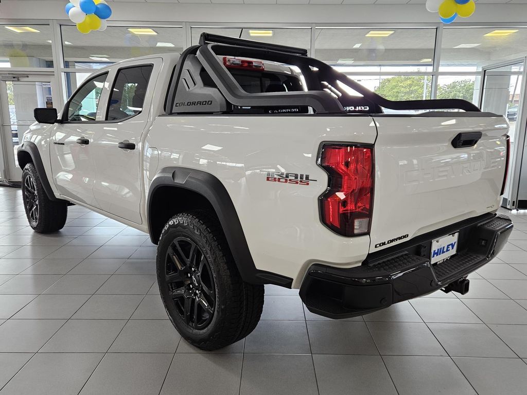 2025 Chevrolet Colorado Trail Boss photo 2