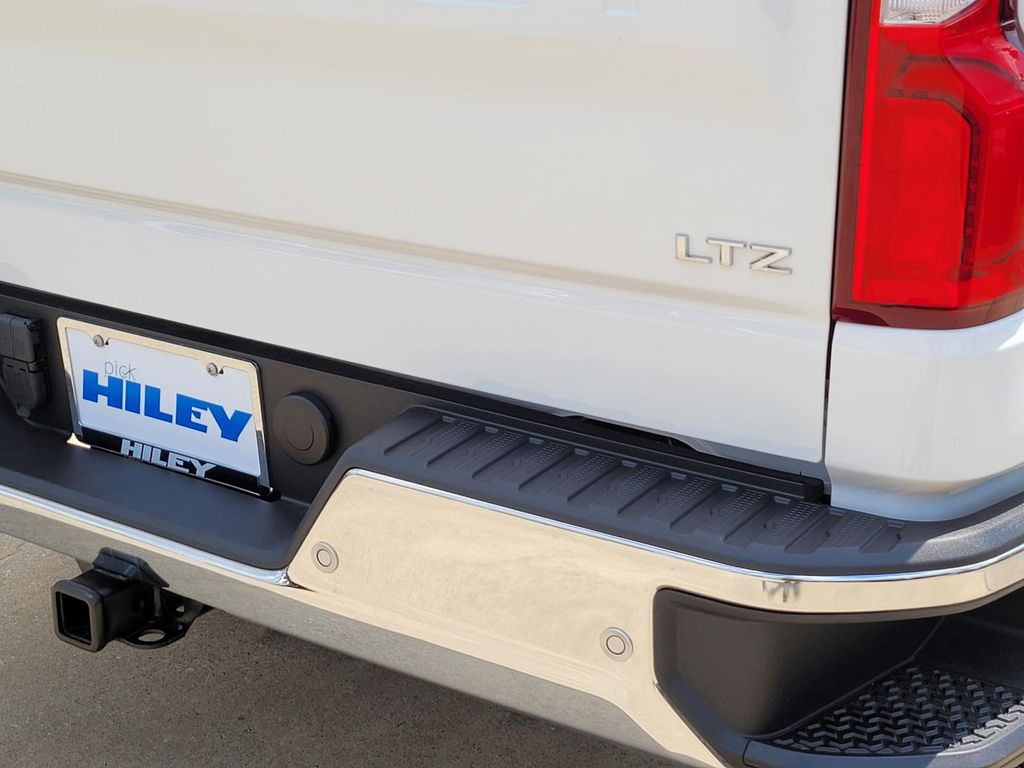 2025 Chevrolet Silverado 1500 LTZ photo 4