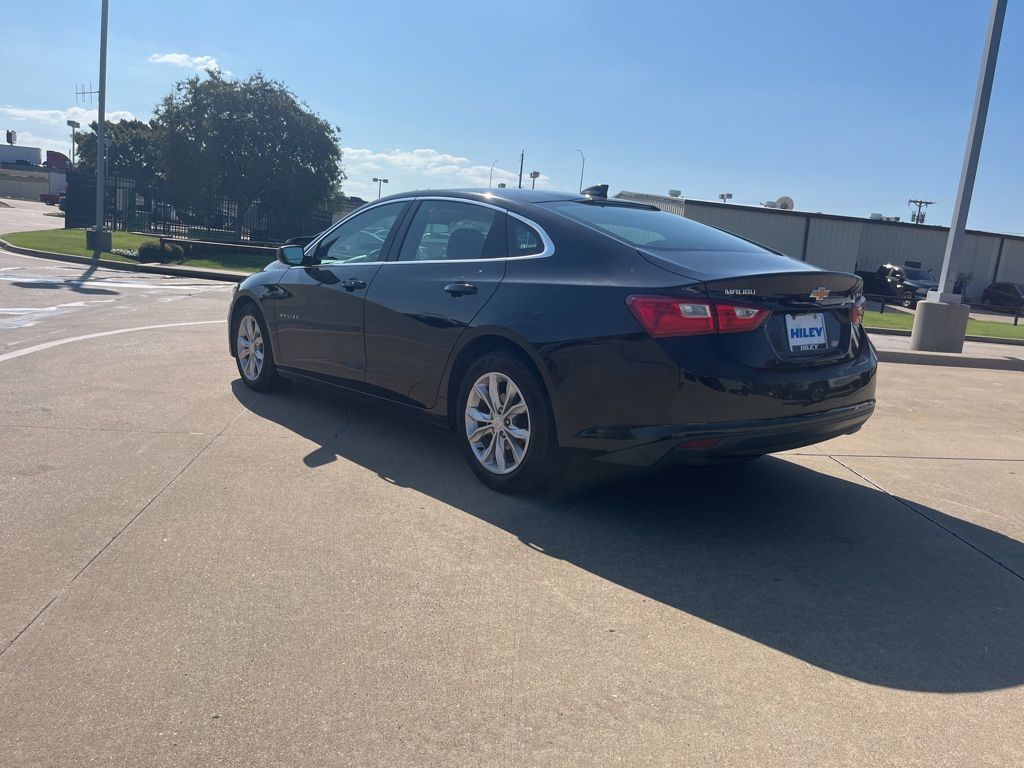 2024 Chevrolet Malibu 1LT photo 2
