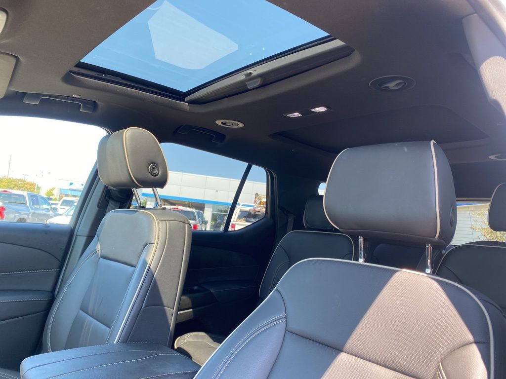 2022 Chevrolet Traverse Premier photo 2