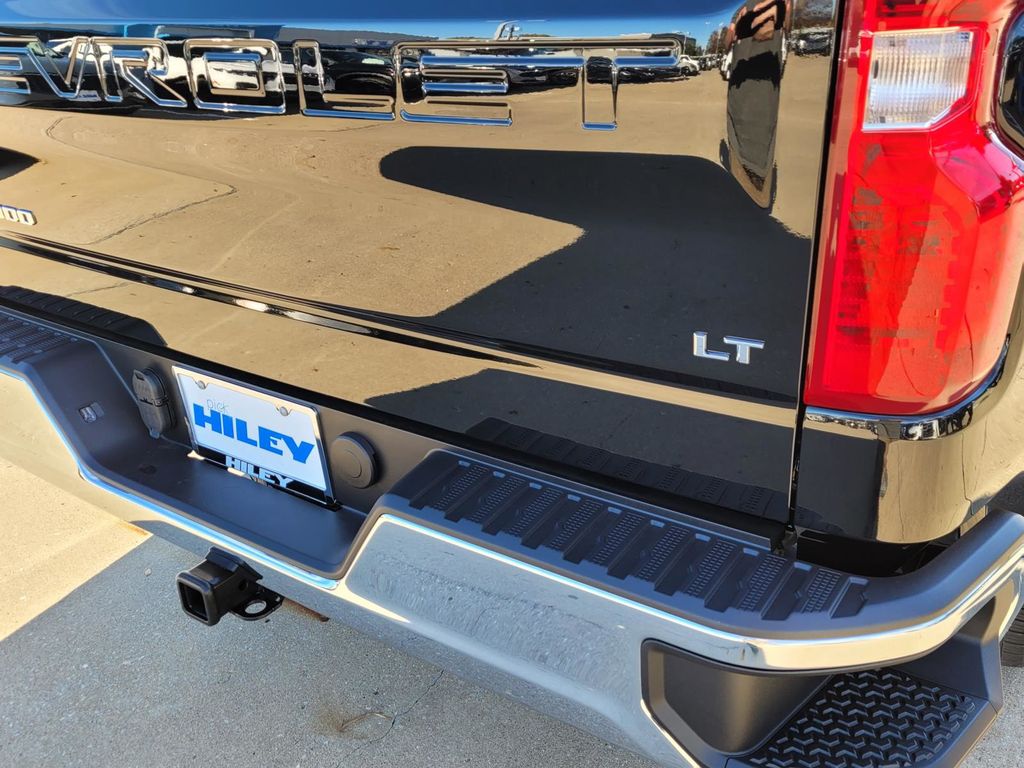 2026 Chevrolet Silverado 1500 LT photo 4