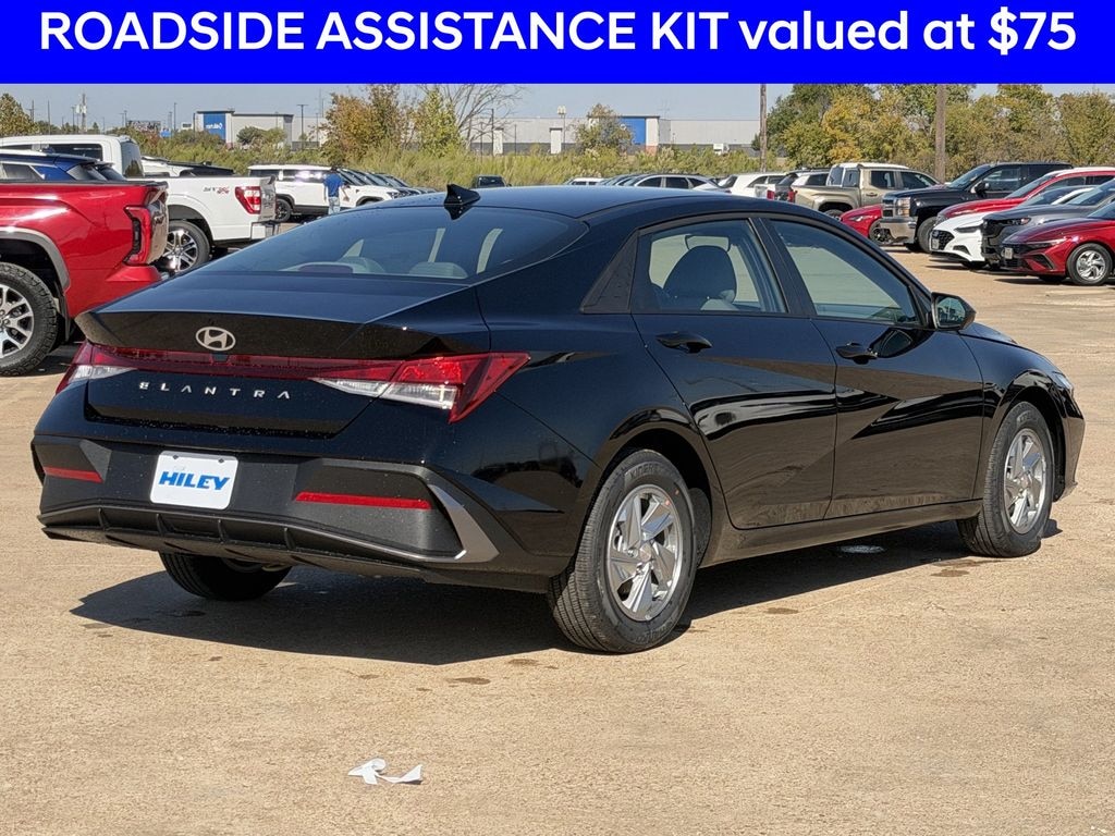 New 2026 Hyundai Elantra SE Sedan