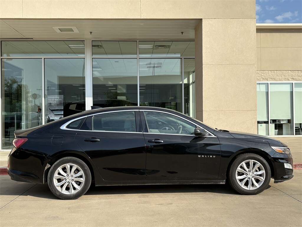 2021 Chevrolet Malibu 1LT photo 2